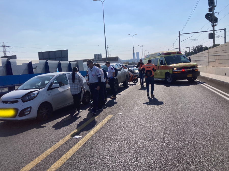 يافا: اصابة طفيفة لرضيع بحادث طرق بين مركبتين 